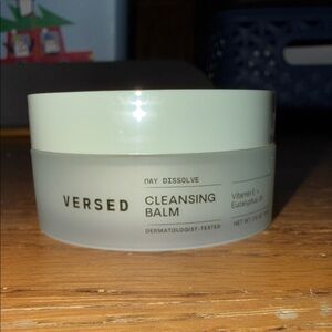 Versed Day Dissolve Cleansing Balm - Light Green